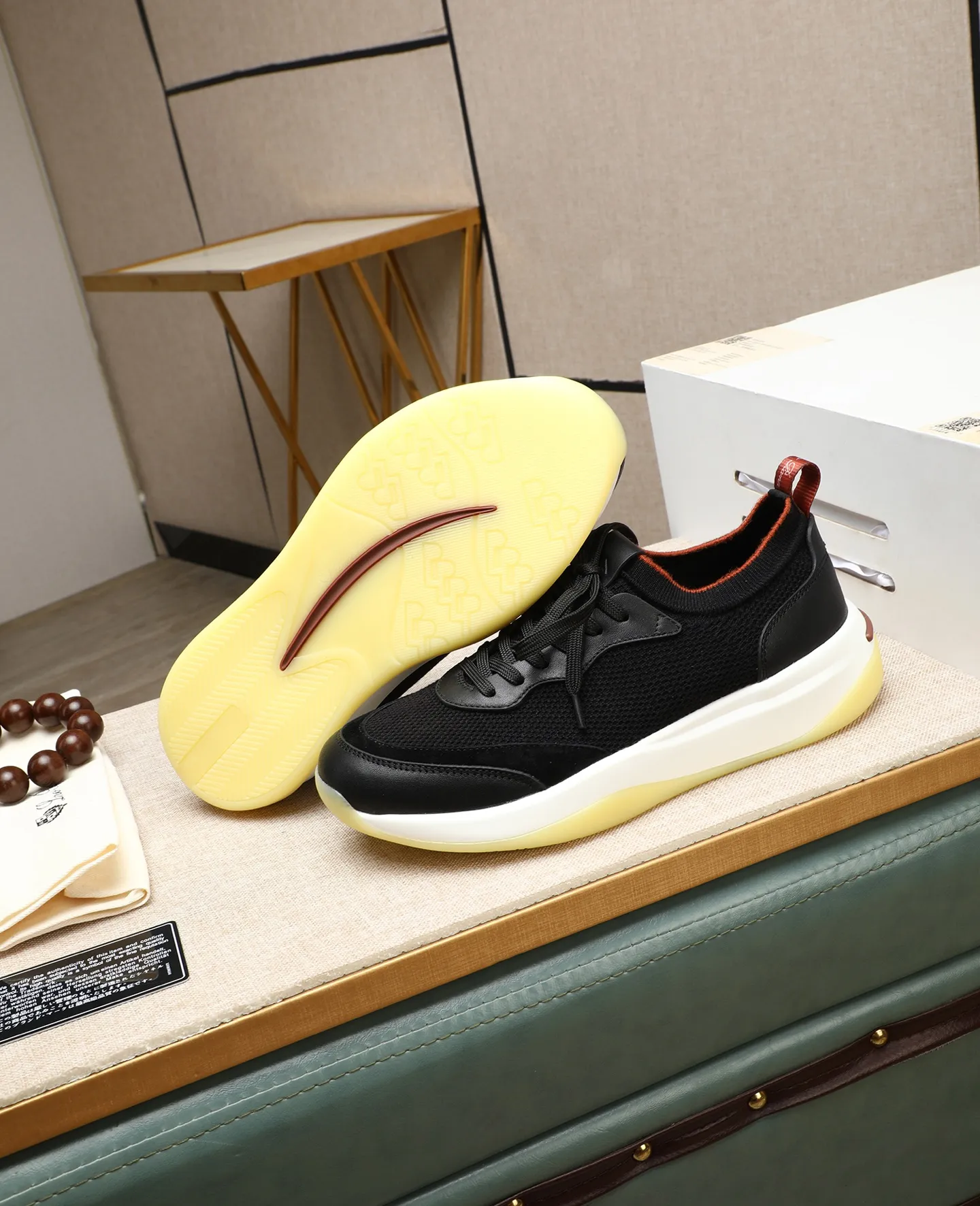 Men's shoes 💰620 🔥𝐥𝐨𝐫𝐨 𝐏𝐢𝐚𝐧𝐚 lp classic loafers, an Italian treasure brand, the only brand that can match Hermès! Only after wearing it do we realize that we can’t live up to our feet. The upper is made of imported first-layer cowhide with breathable fly-knit fabric, water-dyed cowhide foot pads, and the official original glass rubber outsole and pendant. Exclusive original packaging (tag ➕ brand paper ➕ outer box ➕ hand bag) code number: 38-44. Can be customized 45-46
